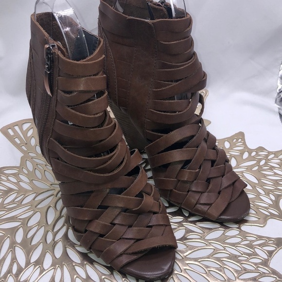 Trouve’ Brown Leather Uppers Stacked Heels Peep Toe Booties Size 6 - Picture 1 of 10